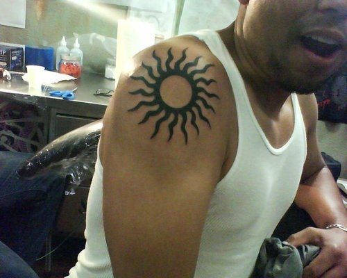Diseo de un sol muy simtrico, pero carente de color Diseo de un sol muy simtrico, pero carente de color