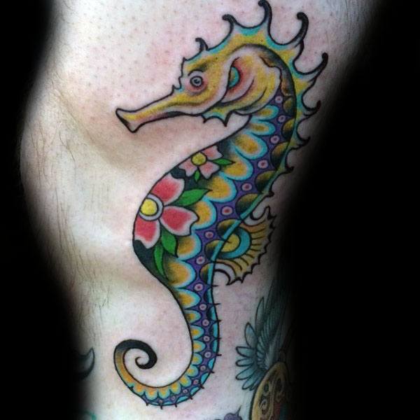 tatuaje caballito de mar para hombre 11