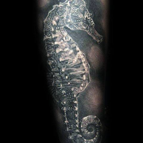 tatuaje caballito de mar para hombre 12