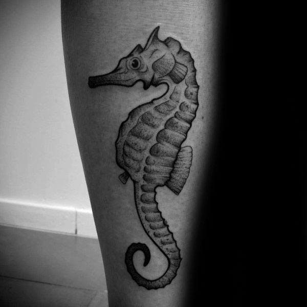 tatuaje caballito de mar para hombre 13