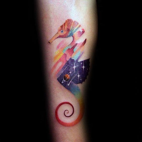 tatuaje caballito de mar para hombre 15