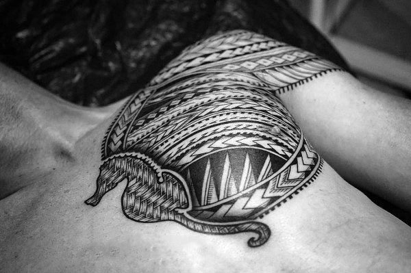 tatuaje caballito de mar para hombre 16
