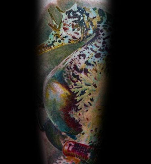 tatuaje caballito de mar para hombre 23