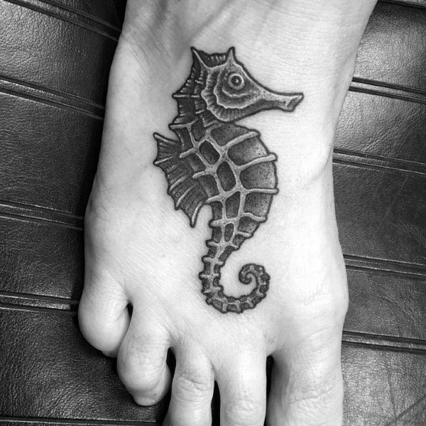 tatuaje caballito de mar para hombre 25