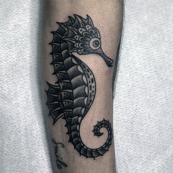 tatuaje caballito de mar para hombre 26
