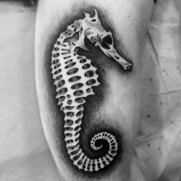 tatuaje caballito de mar para hombre 27