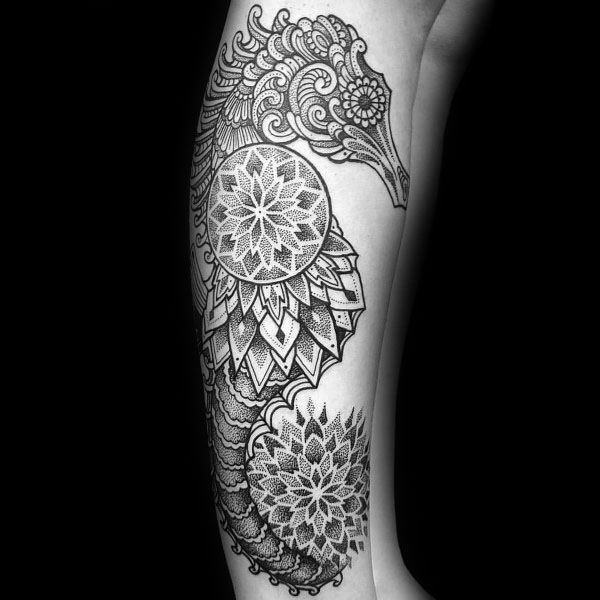 tatuaje caballito de mar para hombre 31