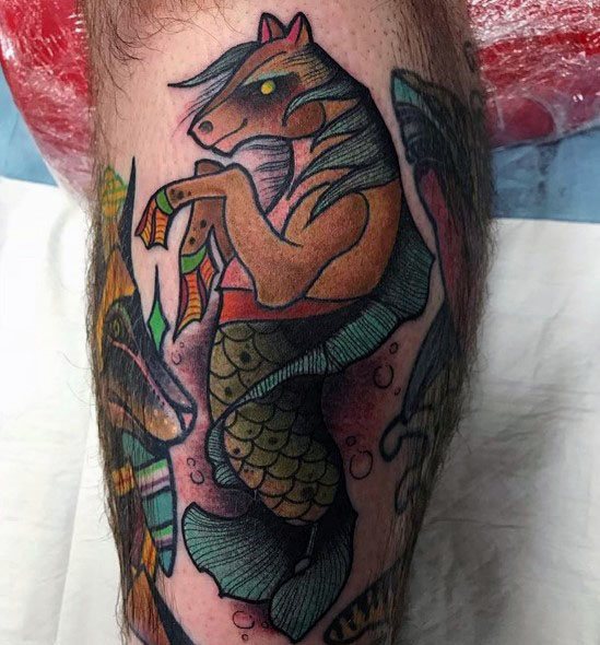 tatuaje caballito de mar para hombre 33