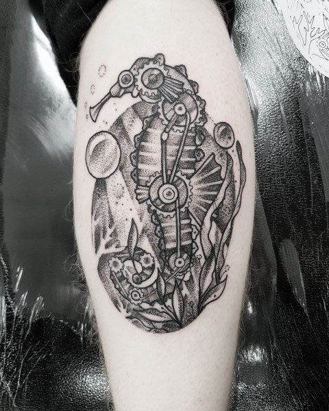 tatuaje caballito de mar para hombre 34
