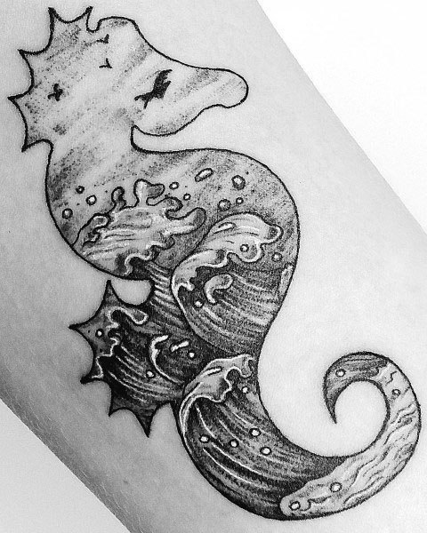 tatuaje caballito de mar para hombre 36