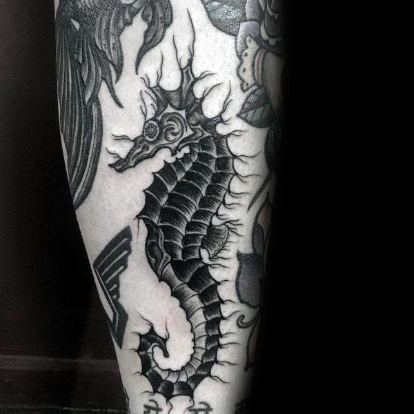 tatuaje caballito de mar para hombre 38