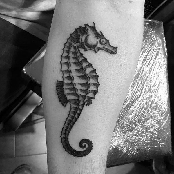 tatuaje caballito de mar para hombre 43