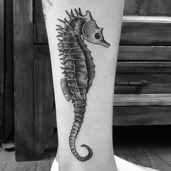 tatuaje caballito de mar para hombre 48