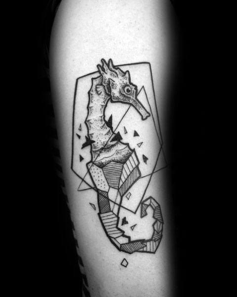 tatuaje caballito de mar para hombre 51