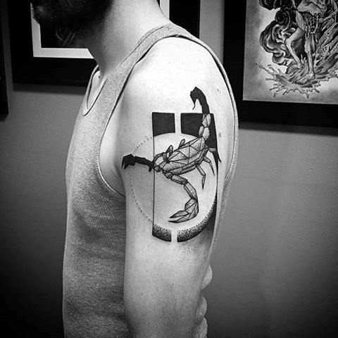 tatuaje escorpion para hombre 06