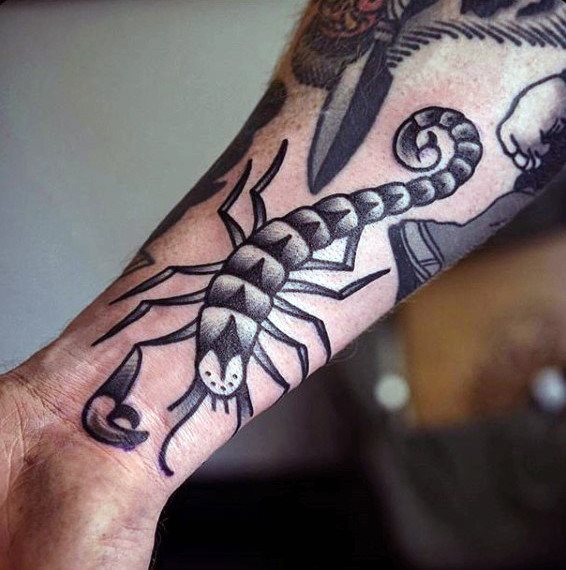 tatuaje escorpion para hombre 12