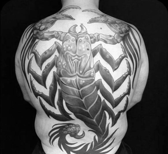 tatuaje escorpion para hombre 15