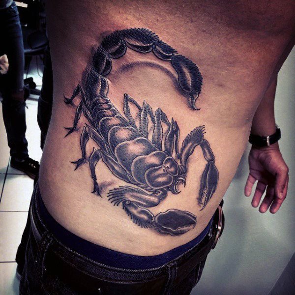 tatuaje escorpion para hombre 22