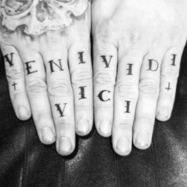 tatuaje latin para hombre 04