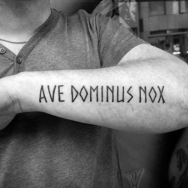 tatuaje latin para hombre 06