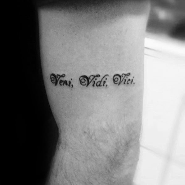 tatuaje latin para hombre 08