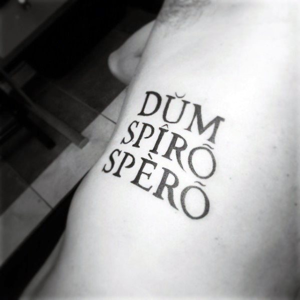 tatuaje latin para hombre 09