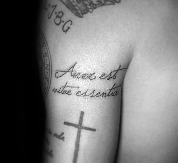 tatuaje latin para hombre 10
