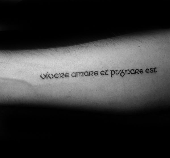 tatuaje latin para hombre 15