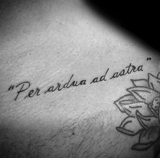 tatuaje latin para hombre 18