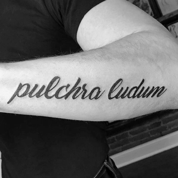 tatuaje latin para hombre 20