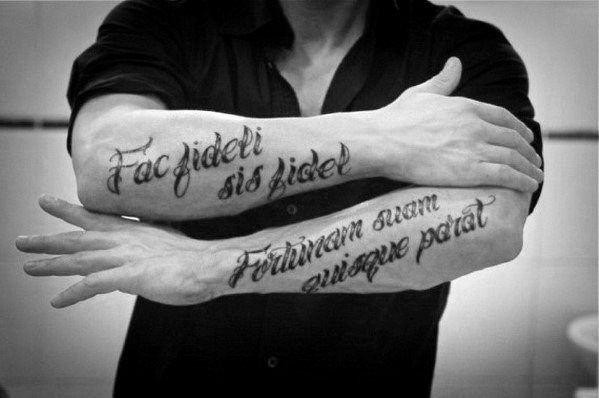 tatuaje latin para hombre 29