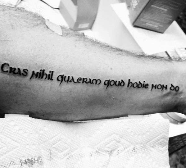 tatuaje latin para hombre 31