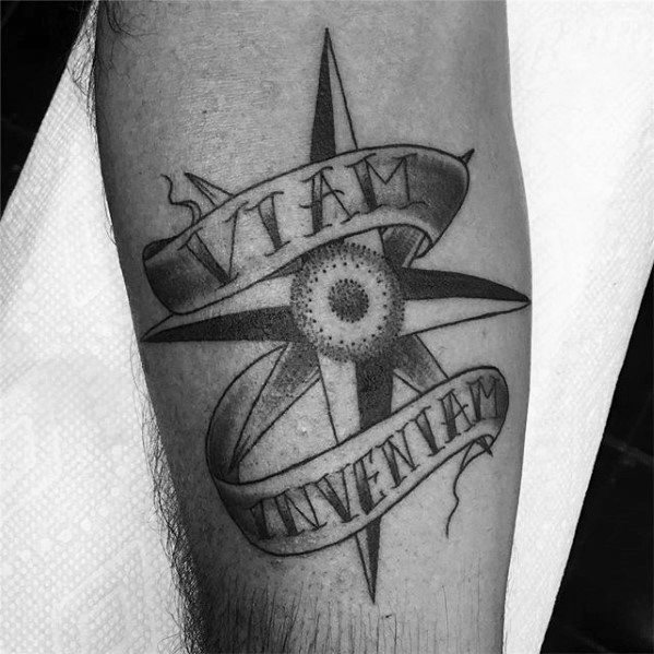 tatuaje latin para hombre 50