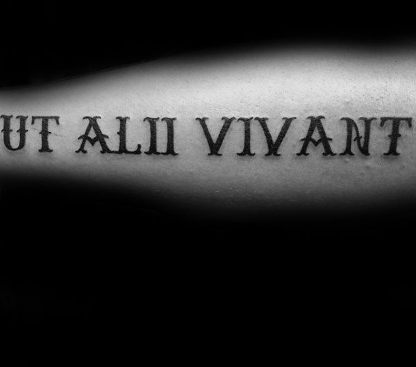 tatuaje latin para hombre 52