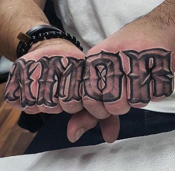 tatuaje letras para hombre 15
