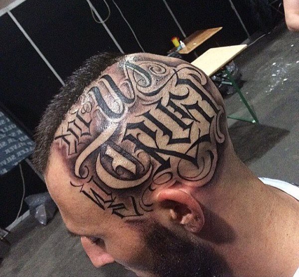 tatuaje letras para hombre 17