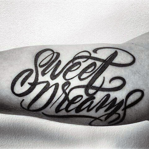 tatuaje letras para hombre 20