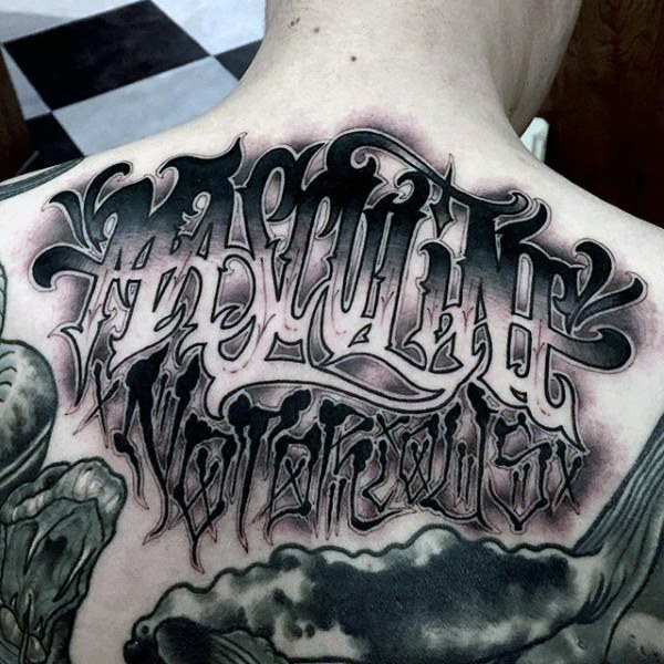 tatuaje letras para hombre 22