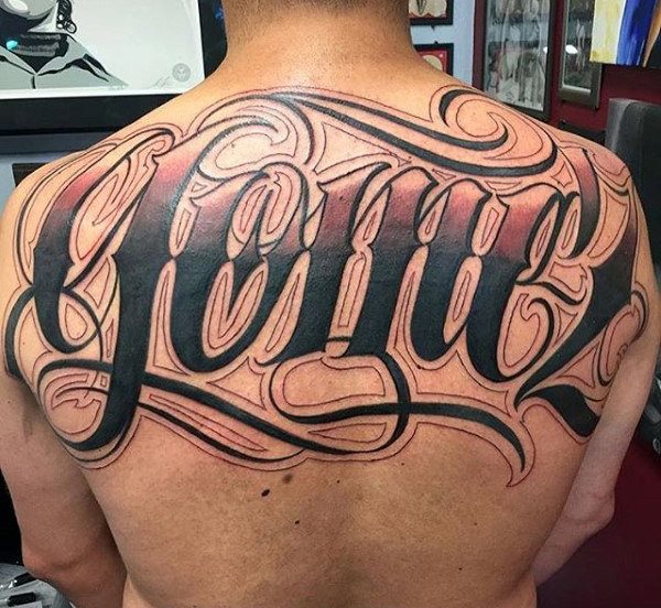 tatuaje letras para hombre 23