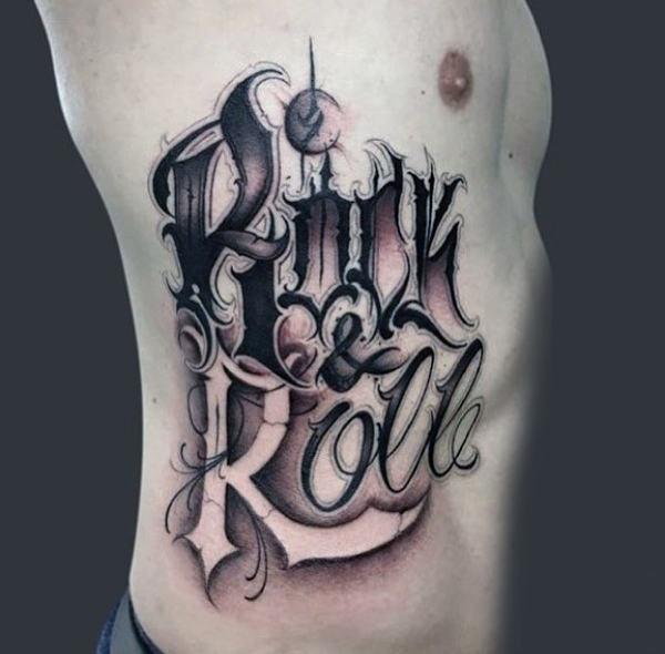 tatuaje letras para hombre 30