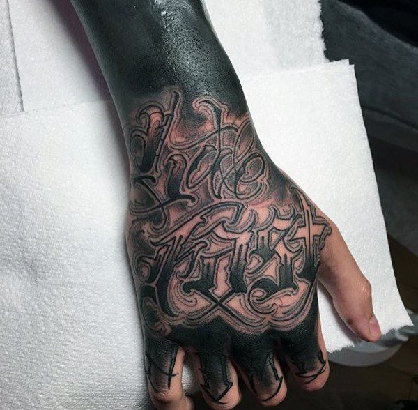 tatuaje letras para hombre 36