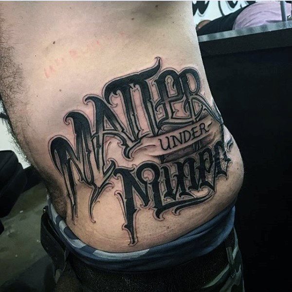 tatuaje letras para hombre 46