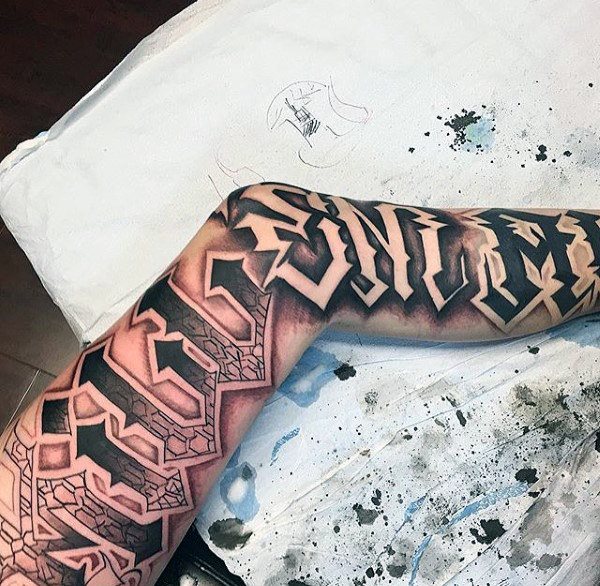 tatuaje letras para hombre 50