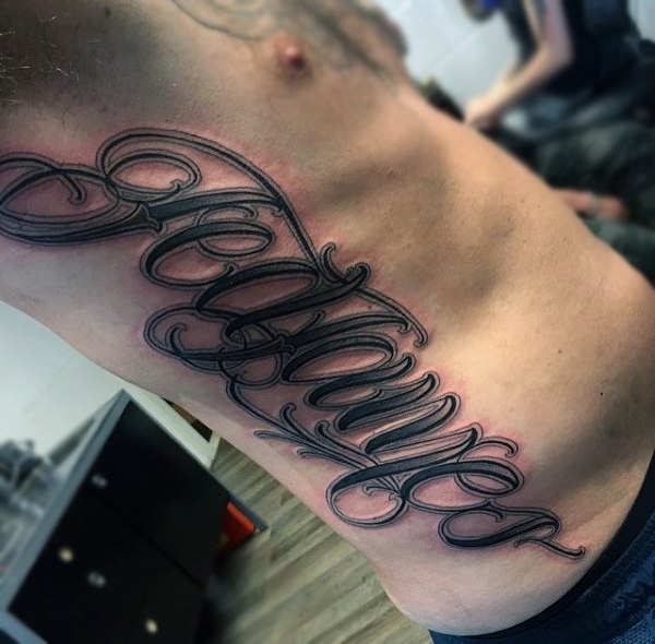 tatuaje letras para hombre 54