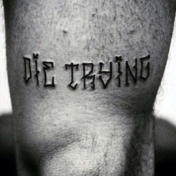 tatuaje letras para hombre 57