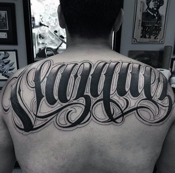 tatuaje letras para hombre 59
