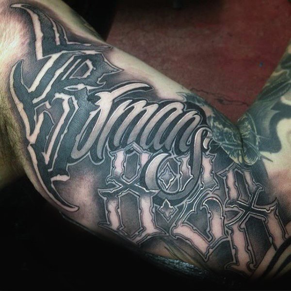 tatuaje letras para hombre 68