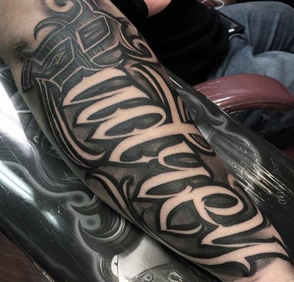 tatuaje letras para hombre 73