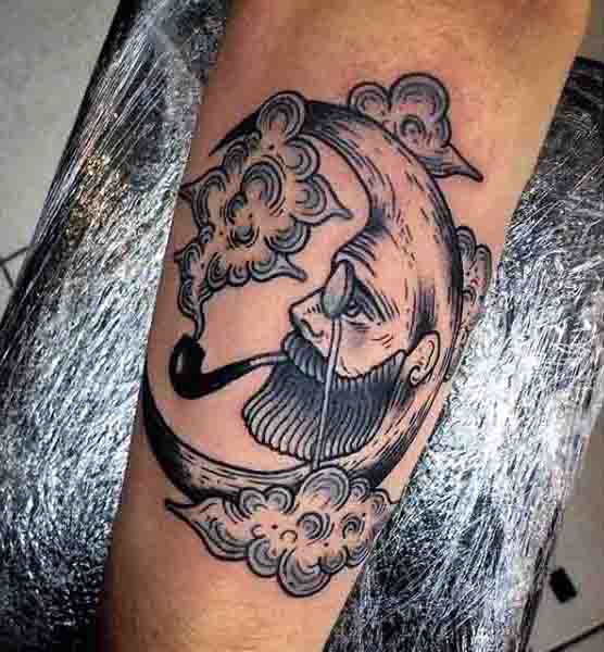 tatuaje luna para hombre 16