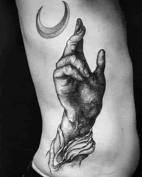 tatuaje luna para hombre 21